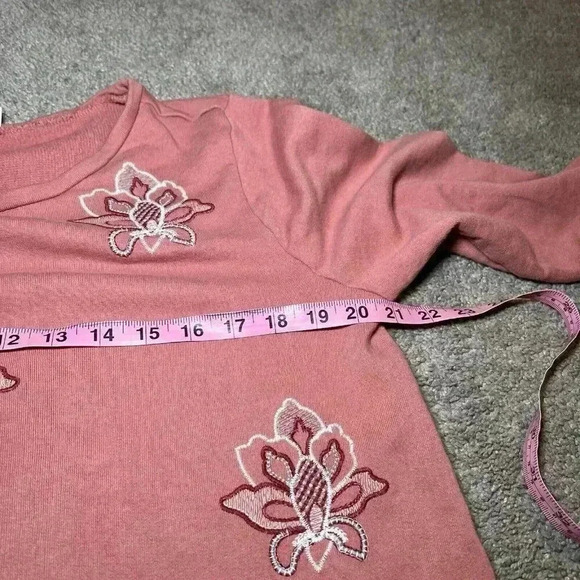 Loft Outlet Peach Pink 3/4 Sleeve Embroidered Floral Sweatshirt Women’s Size L - Picture 6 of 7
